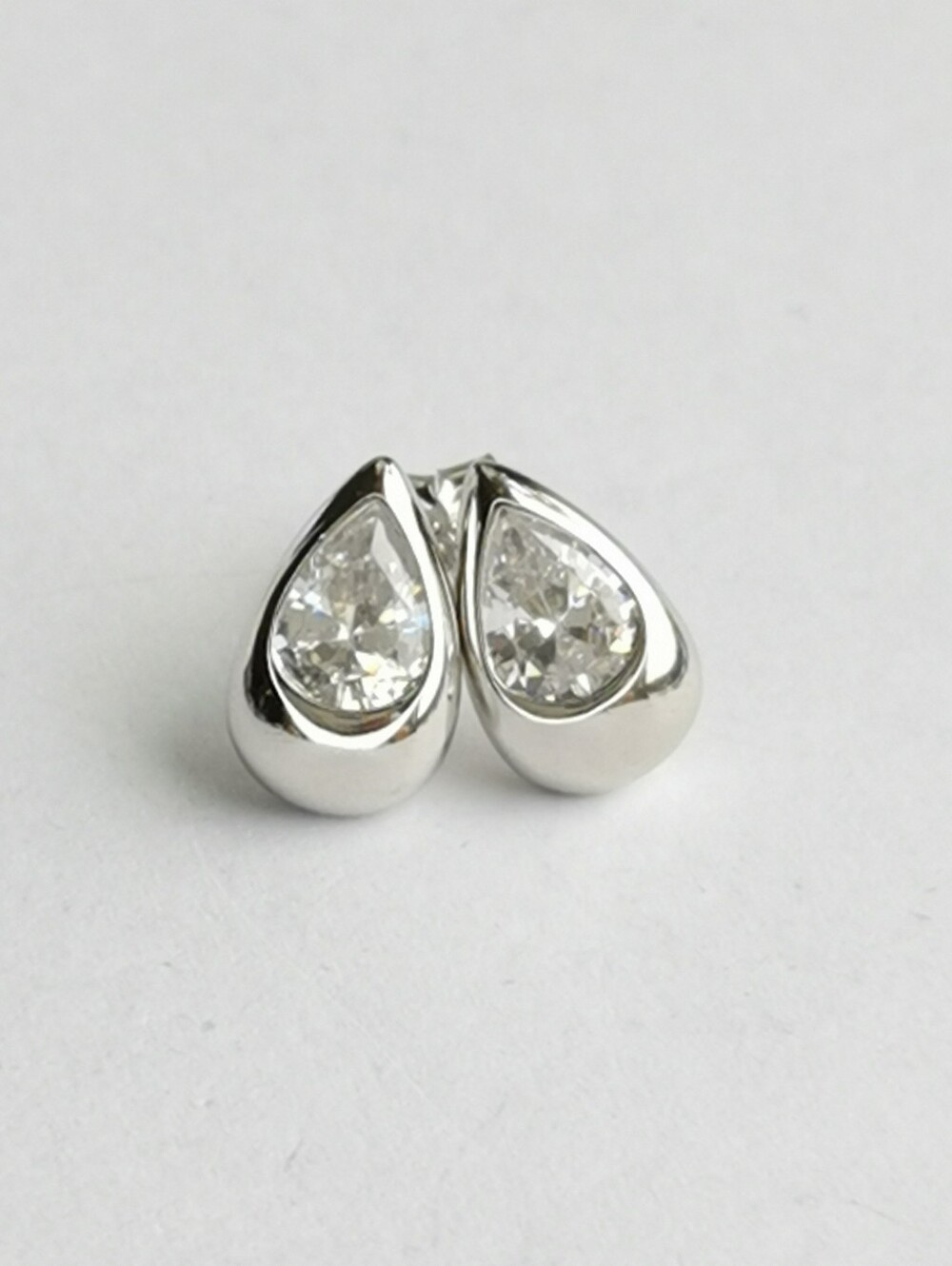 Teardrop Sterling silver cz stud earrings 🆕